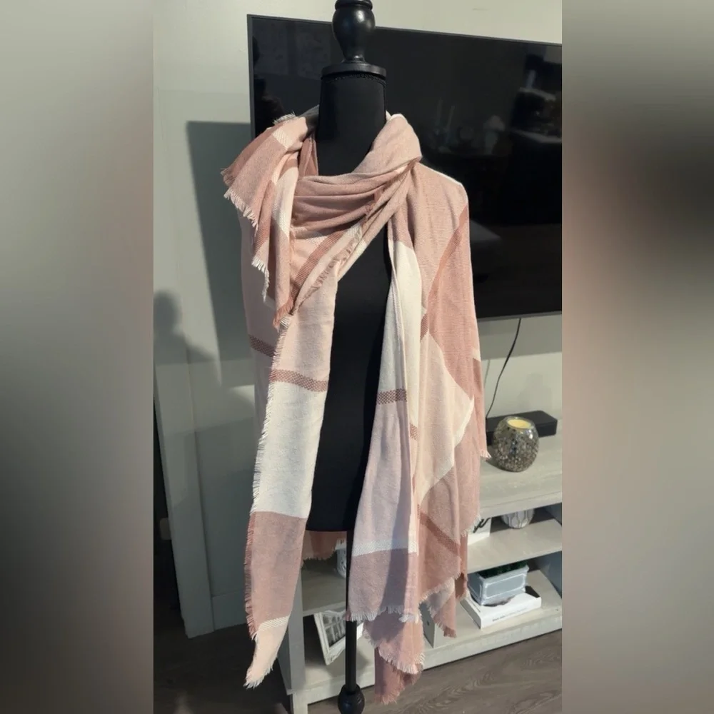 LC Lauren Conrad cozy pink